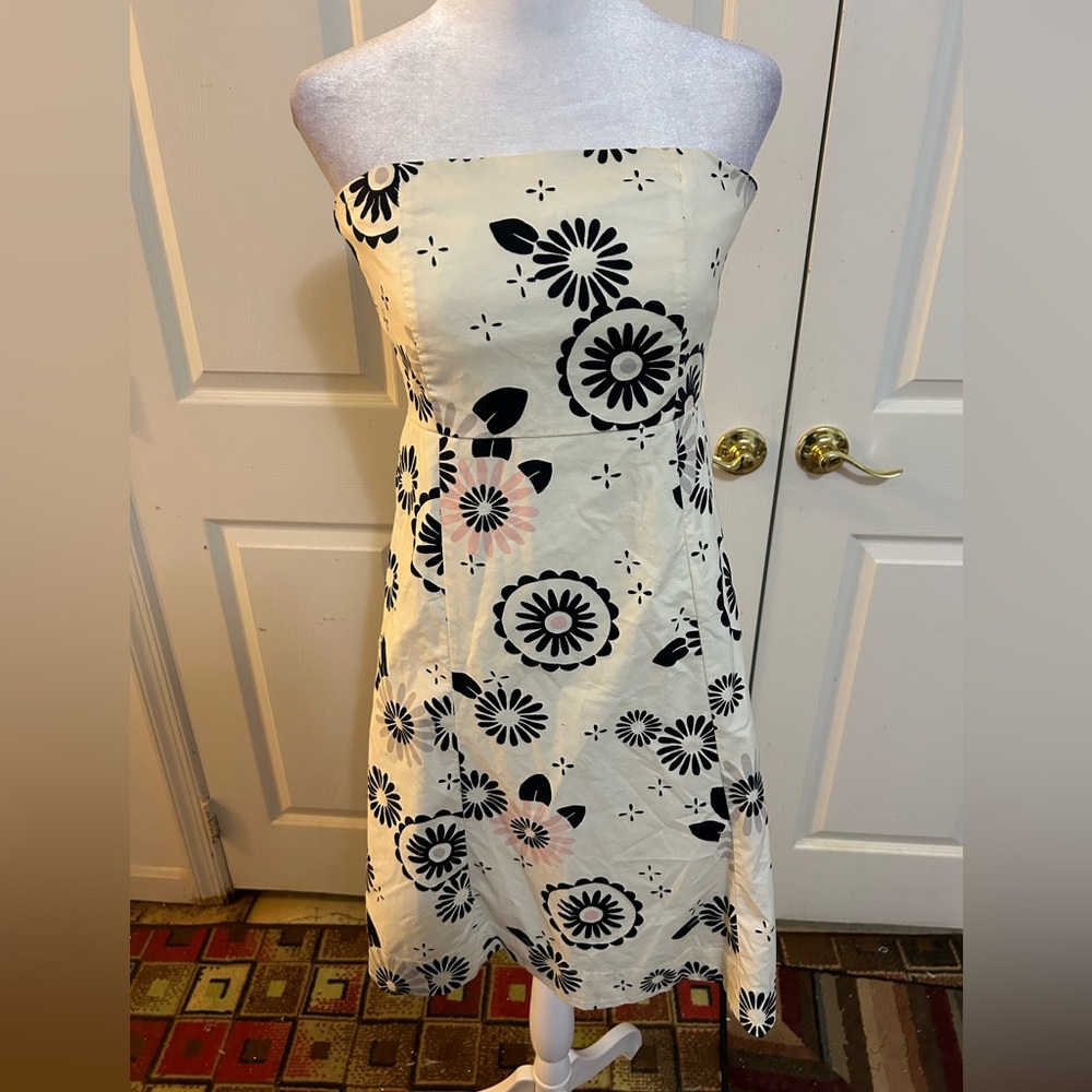 Gap cream, black, hint of pink strapless dress, size 4